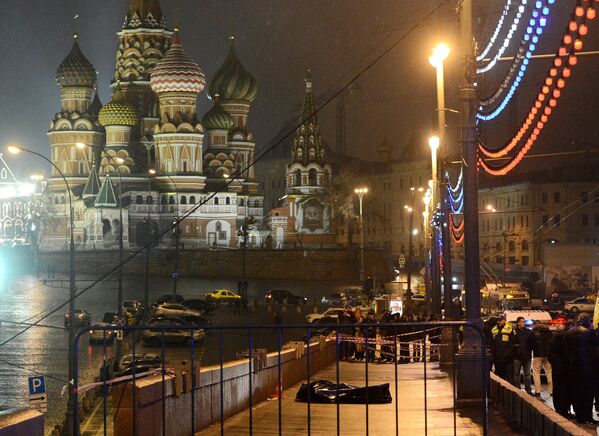 На месте убийства политика Бориса Немцова