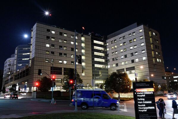 Больница в Лос-Анджелесе, куда на вертолете был доставлен Харрисон Форд