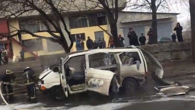 Кадр из видео с места взрыва автомобиля командира украинского добровольческого батальона Слобожанщина Андрея Янголенко в Харькове