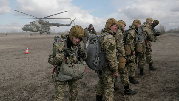 Украинские военные во время учений на полигоне возле Житомира, Украина. Архивное фото