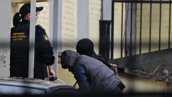 Подозреваемые в убийстве Бориса Немцова доставлены в Басманный суд. Архивное фото