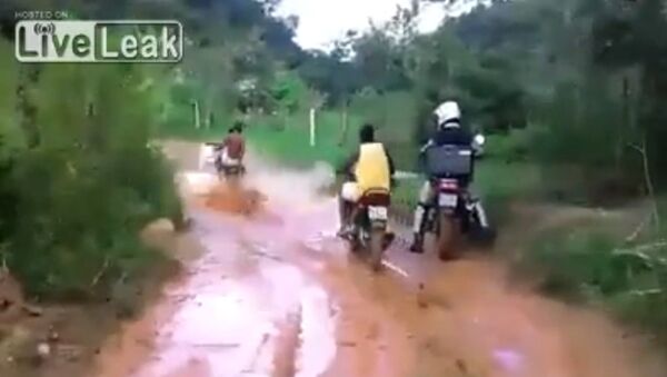 Танки грязи не боятся, или Лужа для настоящего мотоциклиста