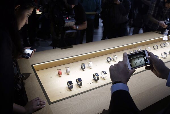 Стенд с Apple Watch на презентации компании Apple 9 марта 2015