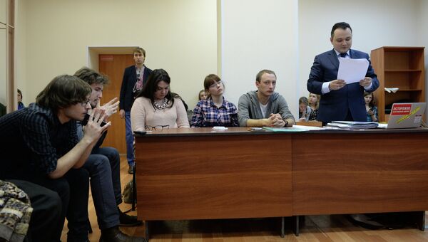 Адвокат Сергей Бадамшин (справа) на заседании суда по делу в отношении режиссера постановки Тангейзер Тимофея Кулябина