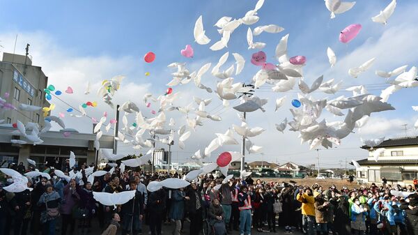 Воздушные шары в память о жертвах землетрясения и цунами 11 марта 2011, Япония