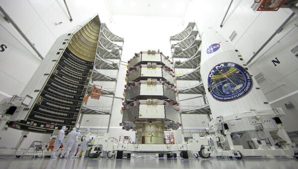 Пакет из четырех зондов MMS готовится к сборке и отправке на мыс Канаверал
