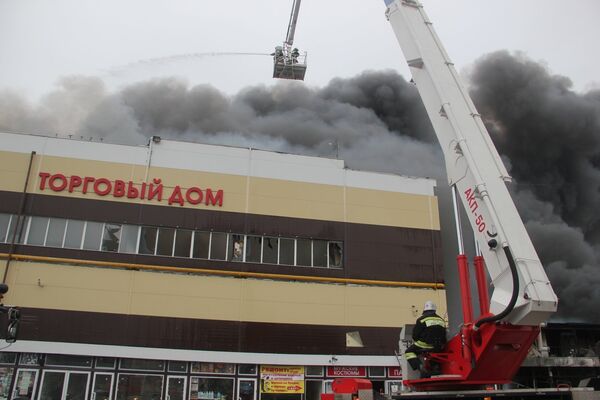 Пожарно-спасательные подразделения МЧС России ликвидируют последствия пожара в Кировском районе Казани