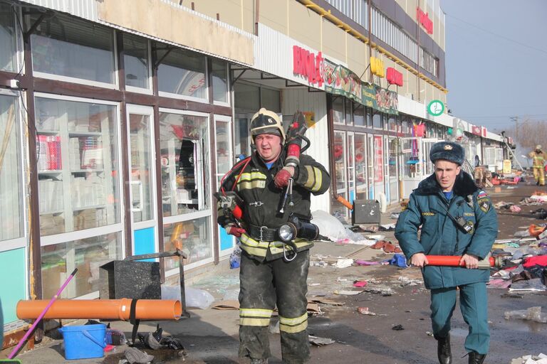 Пожарно-спасательные подразделения МЧС России ликвидируют последствия пожара в Кировском районе Казани