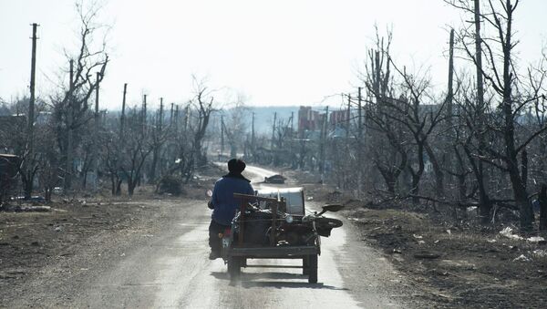 Житель села Никишино едет по главной улице на мотоцикле. Архивное фото
