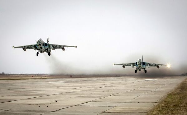 Истребители Су-25 во время учений в Ставропольском крае