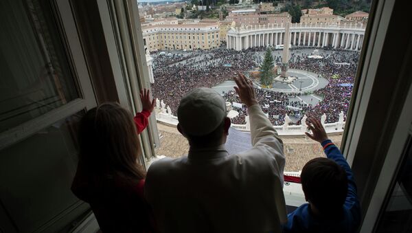 Папа Римский Франциск во время полуденной молитвы в Ватикане