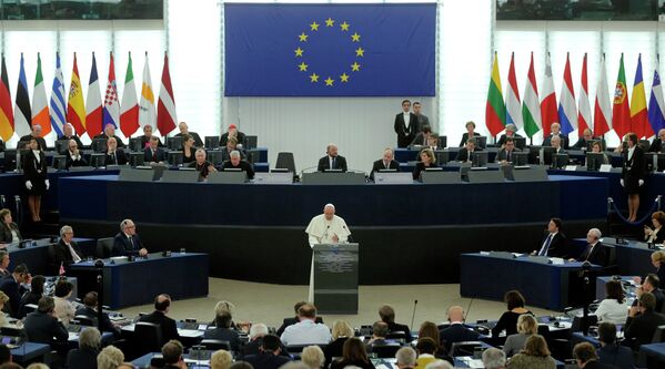 Папа Римский Франциск выступает по вопросу миграционной политики в Страсбурге