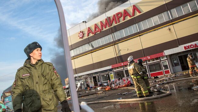 Пожар в торговом центре Адмирал в Казани