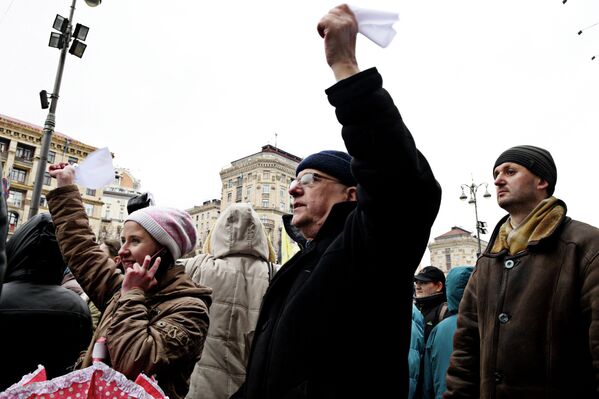Участники Марша белых платков в Киеве