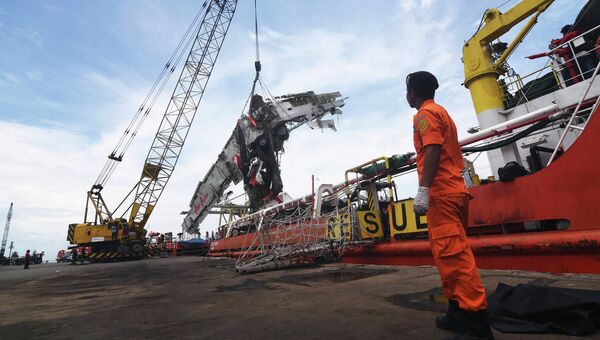 Фюзеляж разбившегося самолета AirAsia QZ8501