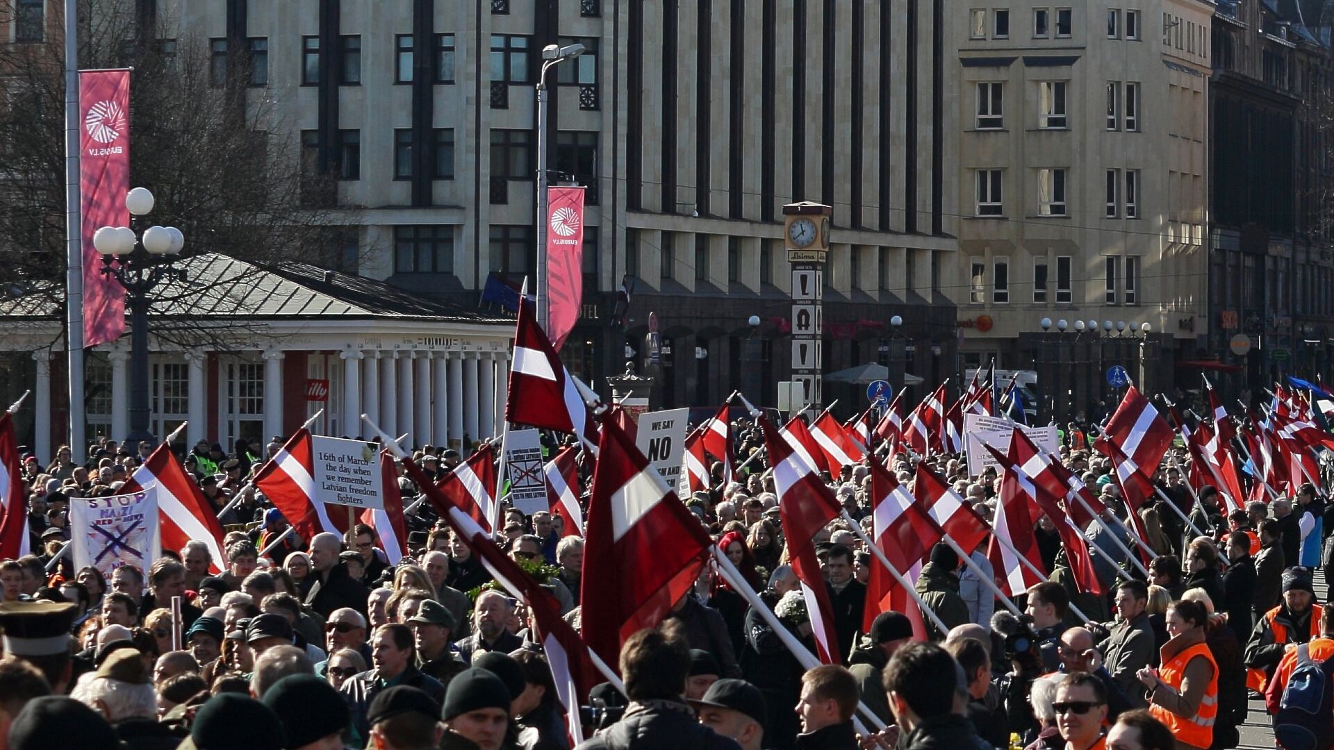 Шествие участников легиона Ваффен СС в Риге - РИА Новости, 1920, 18.03.2020