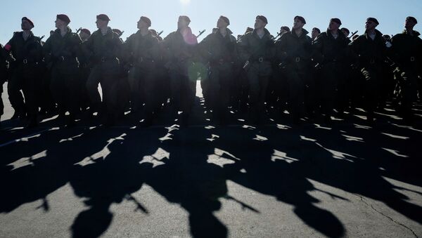 Военнослужащие готовятся к параду. Архивное фото