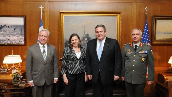 Встреча заместителя госсекретаря США Виктории Нуланд и министра обороны Греции Паноса Камменоса