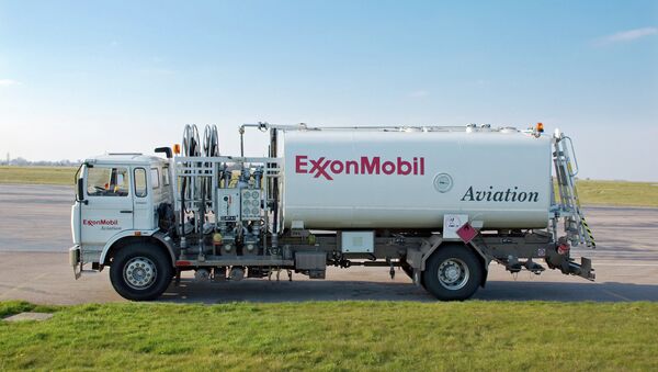 Автомобиль компании ExxonMobil. Архивное фото