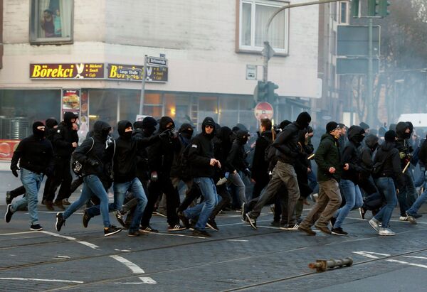 Участники антикапиталистического движения Blockupy на улицах Франкфурта-на-Майне