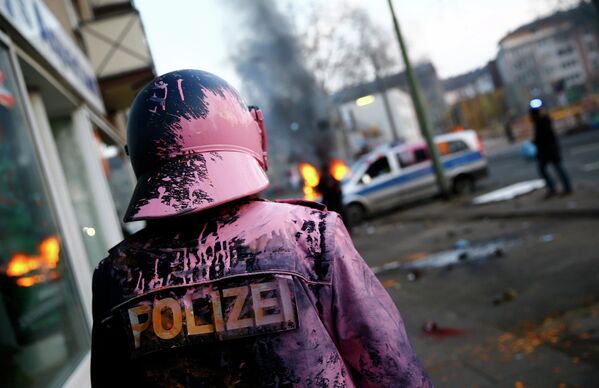 Полиция во время беспорядков антикапиталистического движения Blockupy на улицах Франкфурта-на-Майне