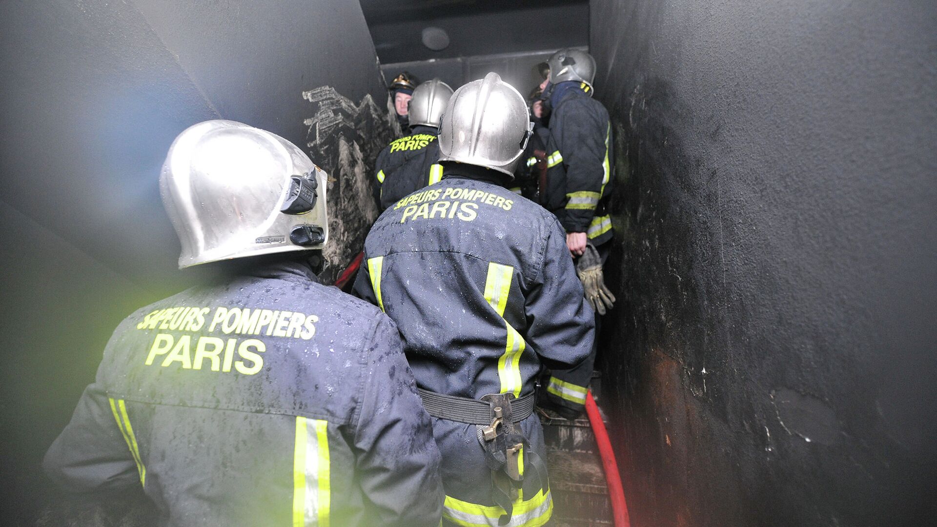 Пожар вспыхнул в посольстве Чехии во Франции, все сотрудники эвакуированы