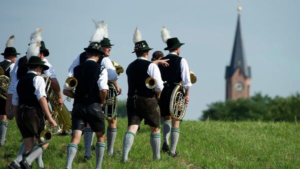 Музыканты в традиционных баварских костюмах. Архивное фото