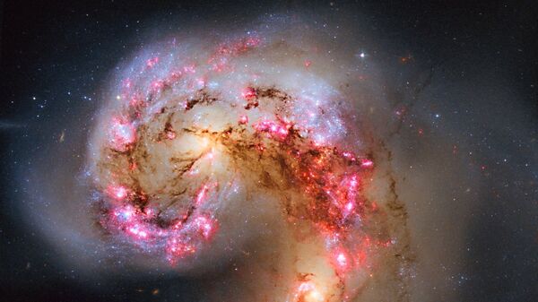 Столкновение двух галактик в созвездии Ворона