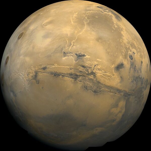 Большой каньон на поверхности планеты Марс