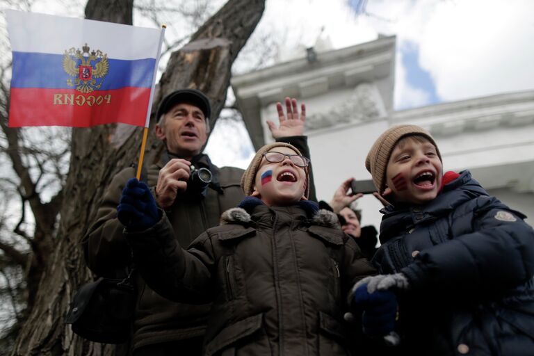 Участники праздничных мероприятий в Севастополе, посвященных годовщине Крымской весны