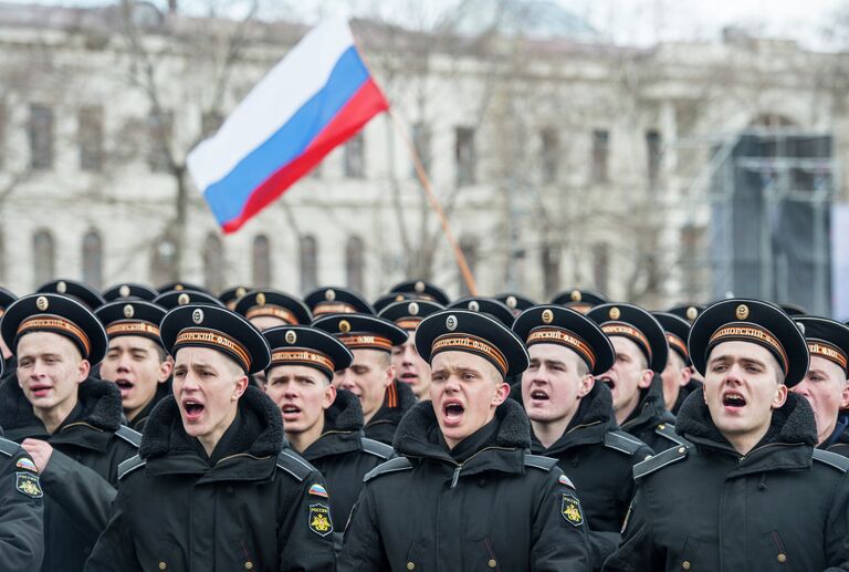 Участники праздничных мероприятий в Севастополе, посвященных годовщине Крымской весны