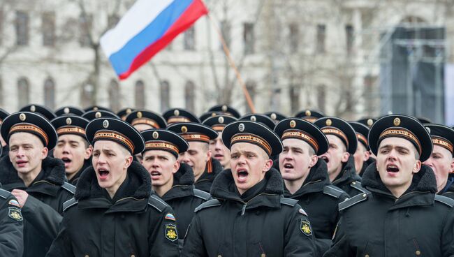 Участники праздничных мероприятий в Севастополе, посвященных годовщине Крымской весны