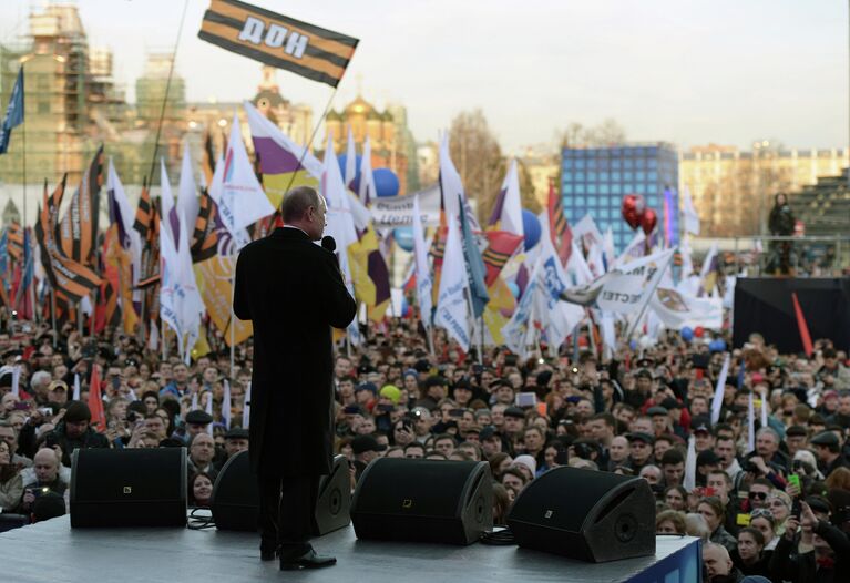 Президент России Владимир Путин выступает на митинге-концерте Мы вместе!