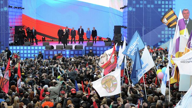 Президент России Владимир Путин выступает на митинге-концерте Мы вместе!. Архивное фото