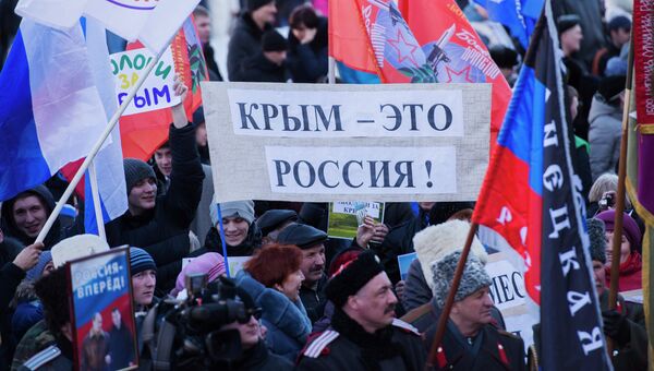 Участники акции в Омске, посвященной годовщине воссоединения Крыма и Севастополя с Россией. Архивное фото