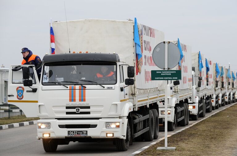 Очередная колонна МЧС России с гуманитарной помощью для жителей Донбасса прибыла на КПП Матвеев Курган