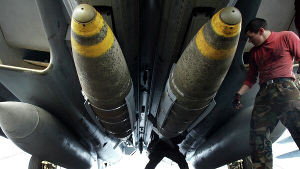 Бомбы на борту американского F-14 Tomcat во время войны в Ираке