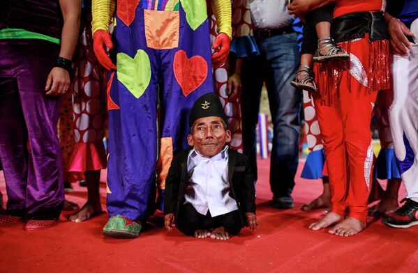 Самый низкий человек в мире Чандра Данги в Мумбаи