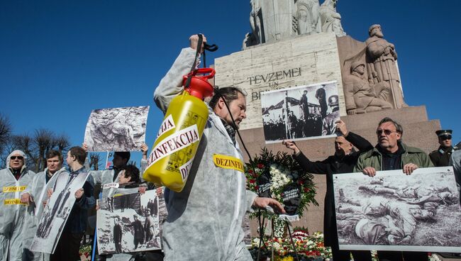 Акция протеста против мероприятий в память о латышском легионе Ваффен СС в Риге. Архивное фото