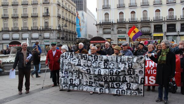 Акция протеста в Мадриде против действий генконсула в России