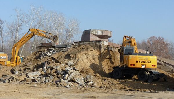 Демонтаж памятника в Ташкенте. Архивное фото