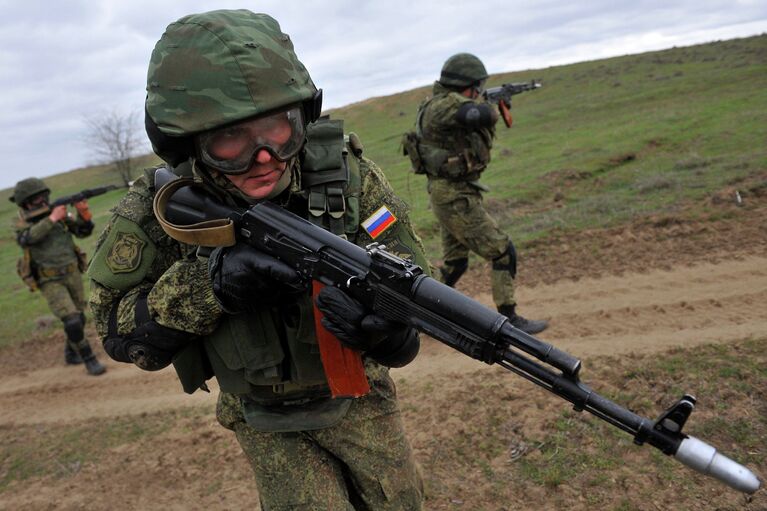 Российские военнослужащие во время учений на полигоне Серноводское Ставропольского края