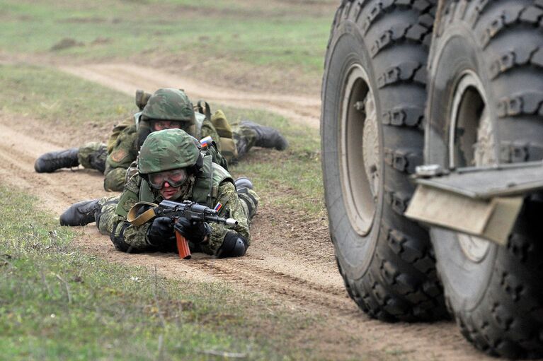 Российские военнослужащие во время учений на полигоне Серноводское Ставропольского края