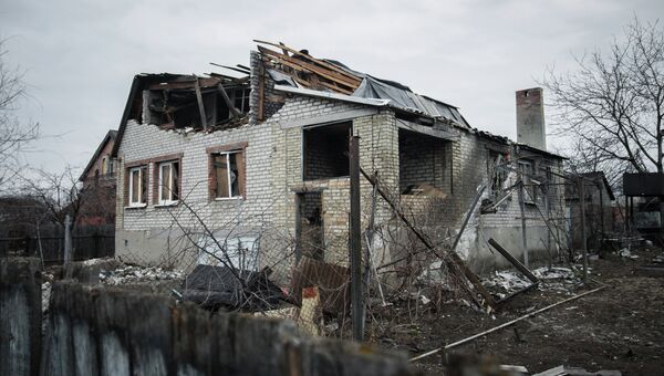 Разрушенный поселок Веселый, находящийся рядом с новым терминалом Донецкого аэропорта