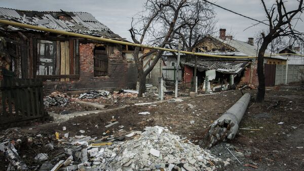Разрушенный поселок Трудовские Петровского района Донецкой области. Март 2015