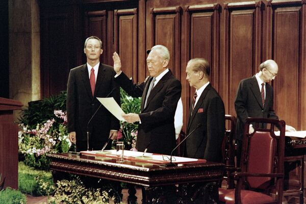 Ли Куан Ю во время присяги 28 ноября 1990