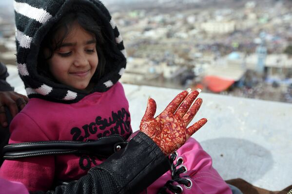 Афганская девочка во время празднования Навруза в Кабуле, Афганистан. 21 марта 2015 год