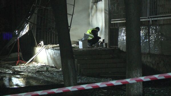 Взрывотехники и милиционеры обследовали место взрыва в жилом доме в Одессе