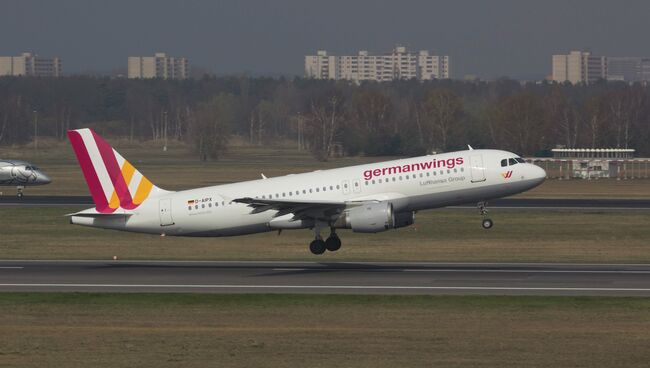 Самолет Airbus A320 авиакомпании Germanwings в аэропорту Берлина