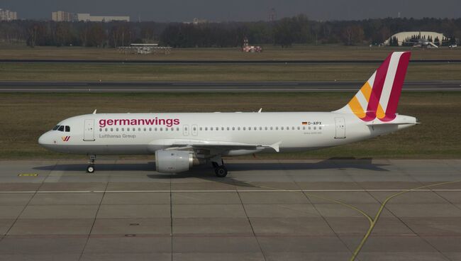 Самолет Airbus A320 авиакомпании Germanwings в аэропорту Берлина